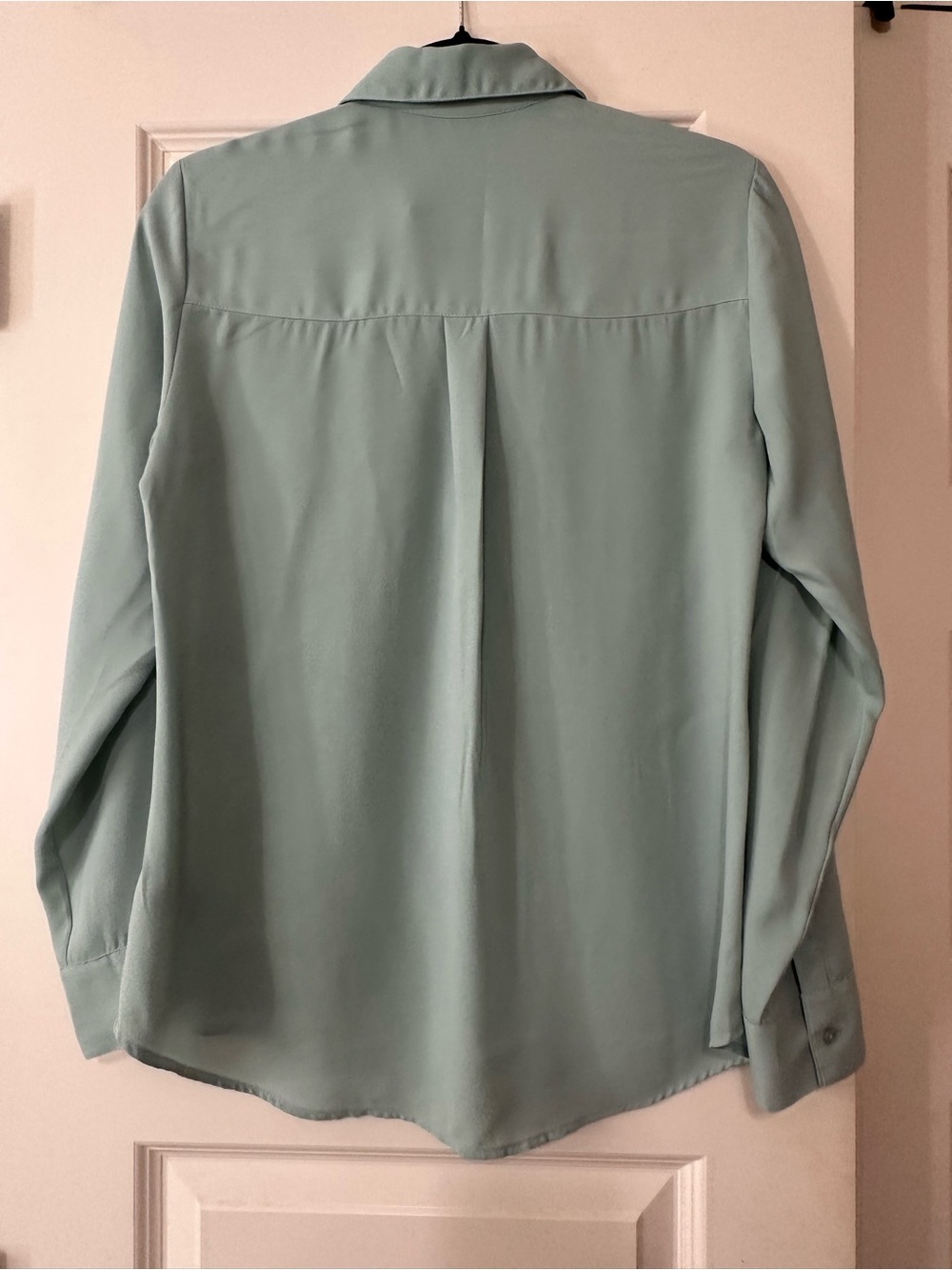Women's Express Mint Button-Front Blouse - Picture 3 of 4